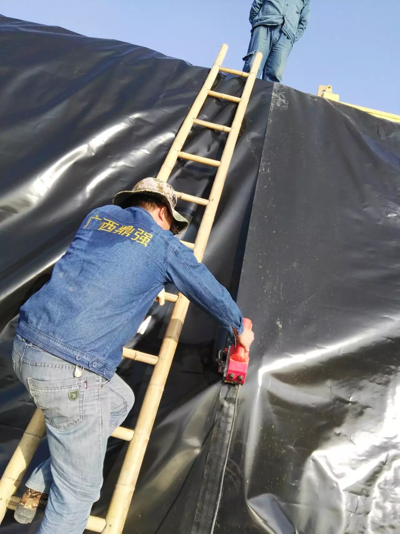 廣西自治區魚類養殖基地防滲膜鋪設工程  養殖防滲膜 第2張 廣西自治區魚類養殖基地防滲膜鋪設工程  養殖防滲膜 第2張