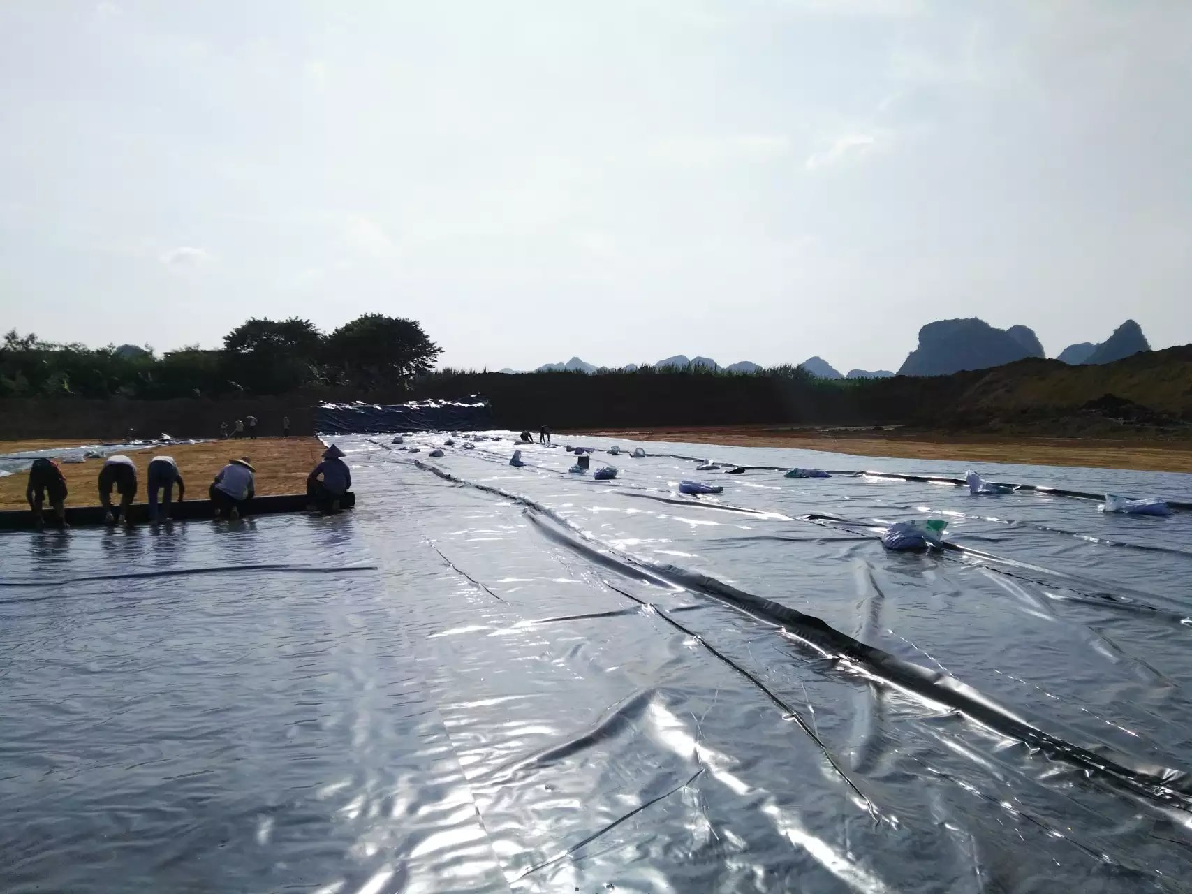 廣西自治區魚類養殖基地防滲膜鋪設工程  養殖防滲膜 第4張 廣西自治區魚類養殖基地防滲膜鋪設工程  養殖防滲膜 第4張